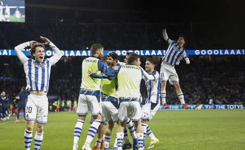 皇马暗自偷笑！巴萨3球被吹，西甲冠军11连胜告终